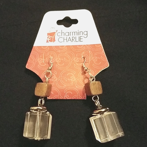 3 Pairs of Earrings - Picture 3 of 5